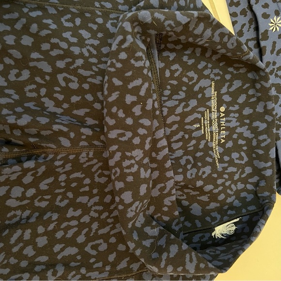 Athleta NWT Set Salutation Stash Pocket II 7/8 M Bra S Legging Black Blue Animal - Picture 3 of 7